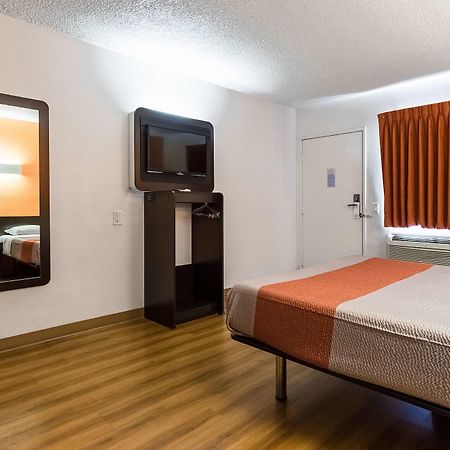 Motel 6-Long Beach, Ca - International City Eksteriør bilde