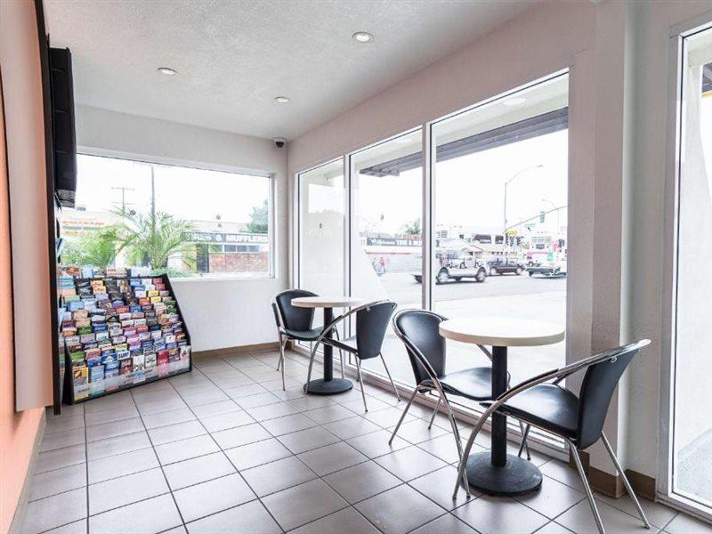 Motel 6-Long Beach, Ca - International City Eksteriør bilde