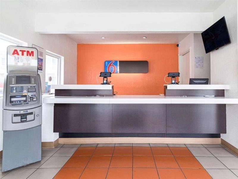 Motel 6-Long Beach, Ca - International City Eksteriør bilde