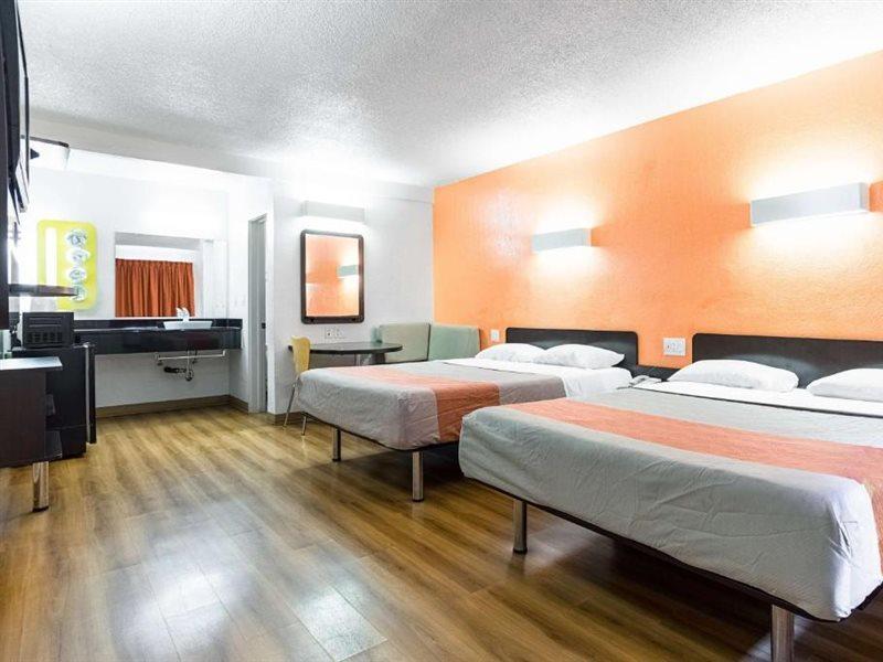 Motel 6-Long Beach, Ca - International City Eksteriør bilde