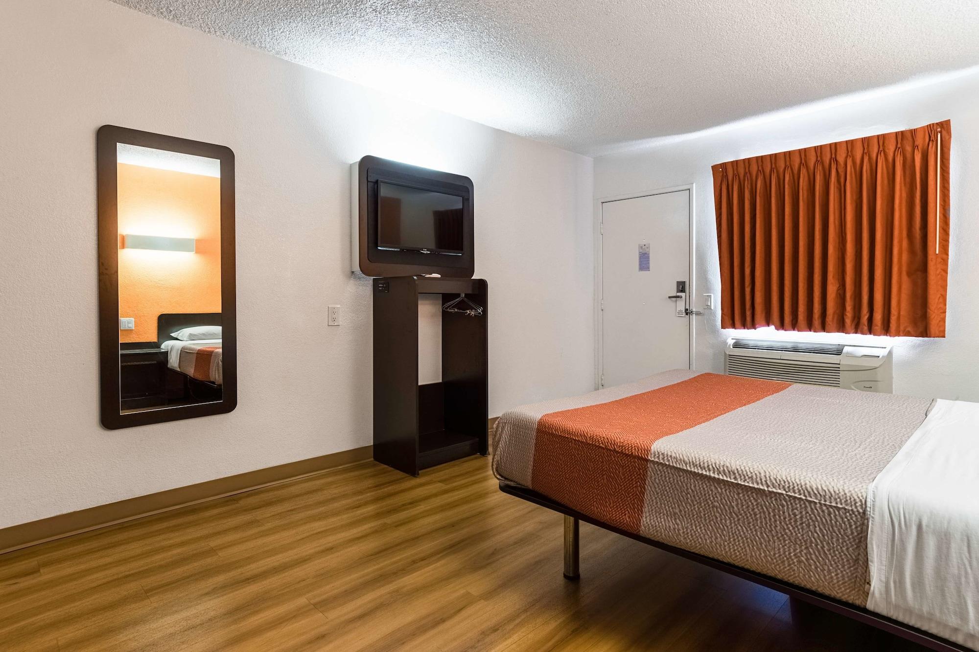 Motel 6-Long Beach, Ca - International City Eksteriør bilde