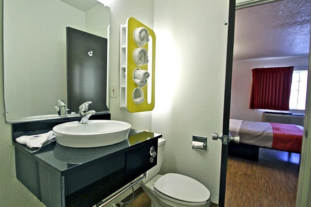 Motel 6-Long Beach, Ca - International City Eksteriør bilde