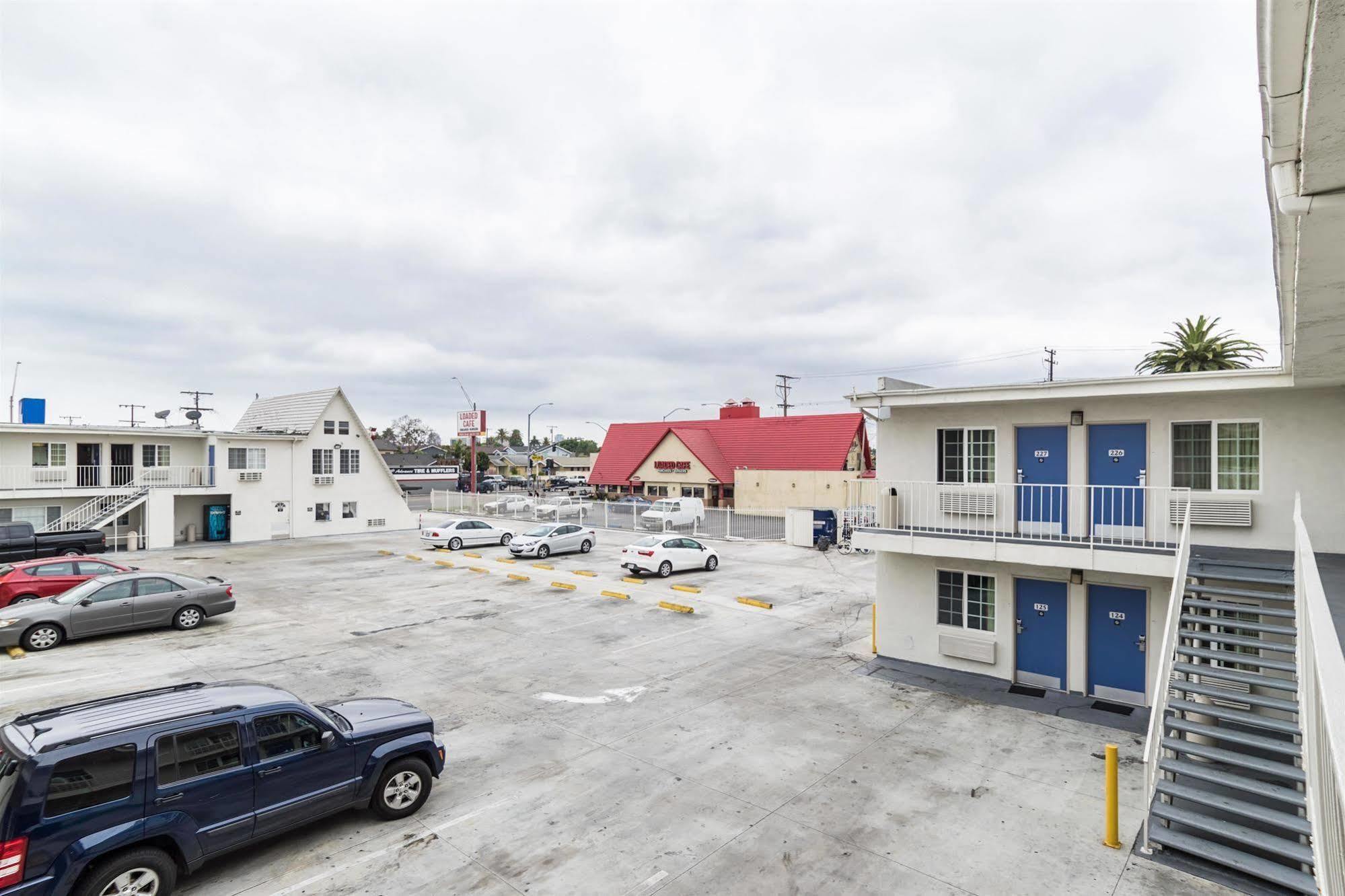 Motel 6-Long Beach, Ca - International City Eksteriør bilde