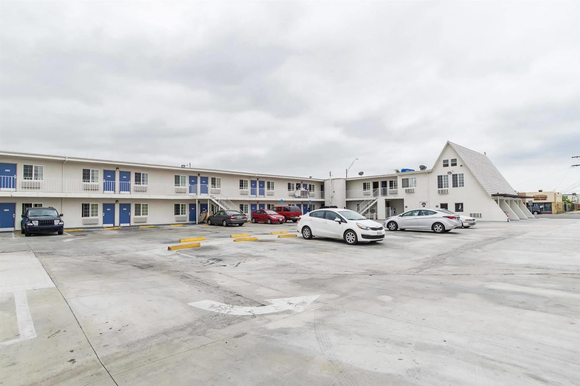 Motel 6-Long Beach, Ca - International City Eksteriør bilde
