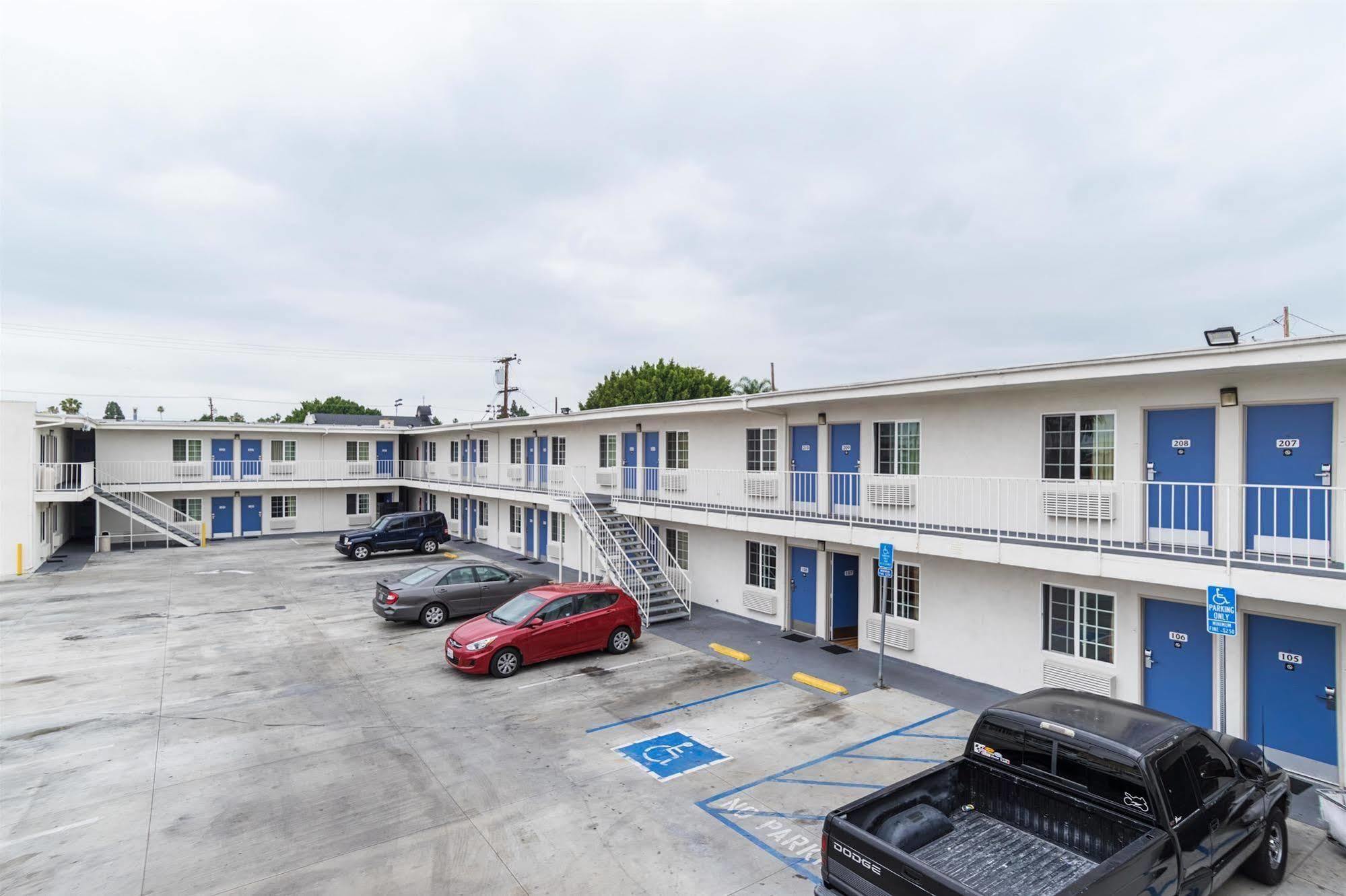 Motel 6-Long Beach, Ca - International City Eksteriør bilde