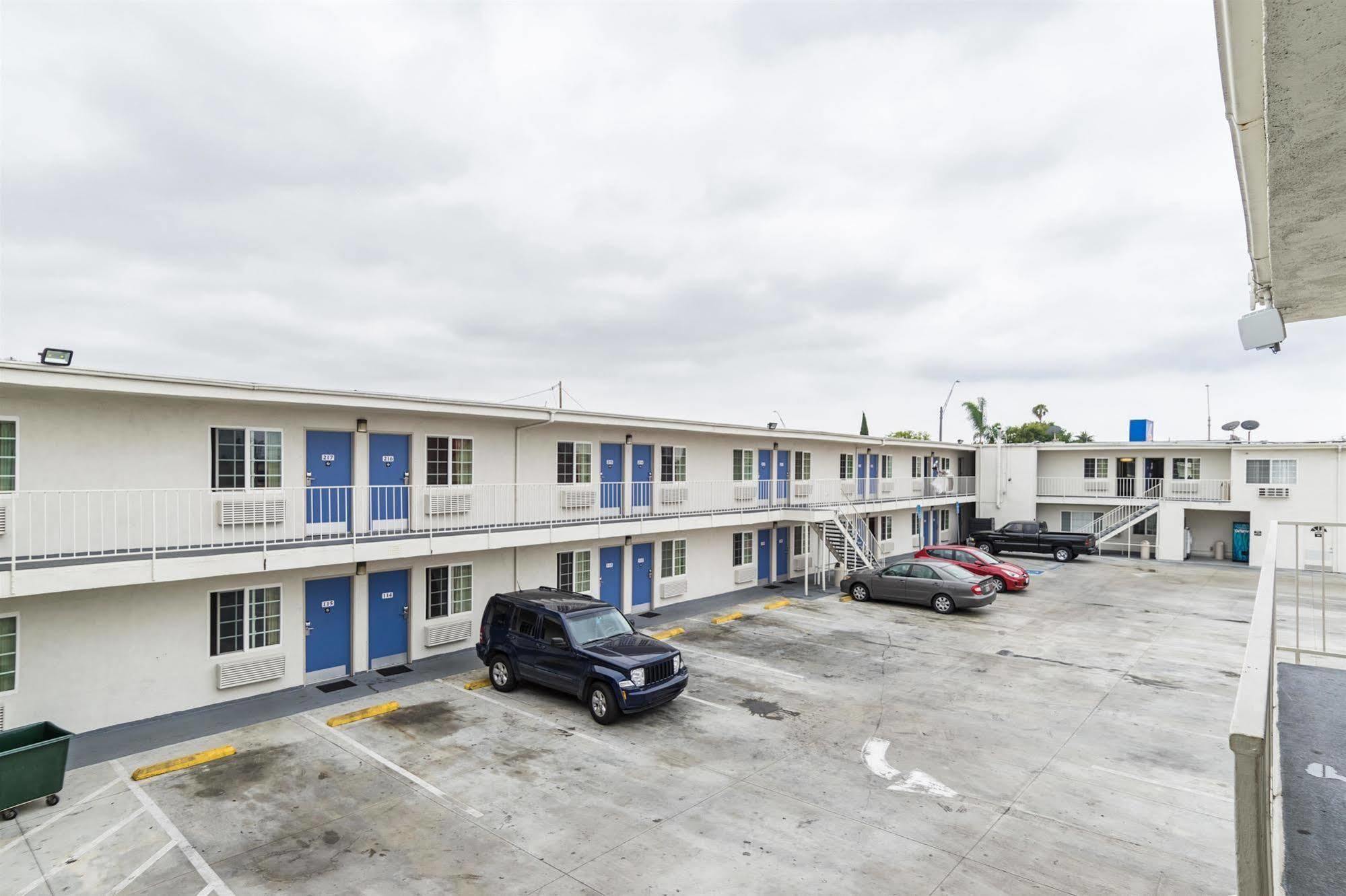 Motel 6-Long Beach, Ca - International City Eksteriør bilde