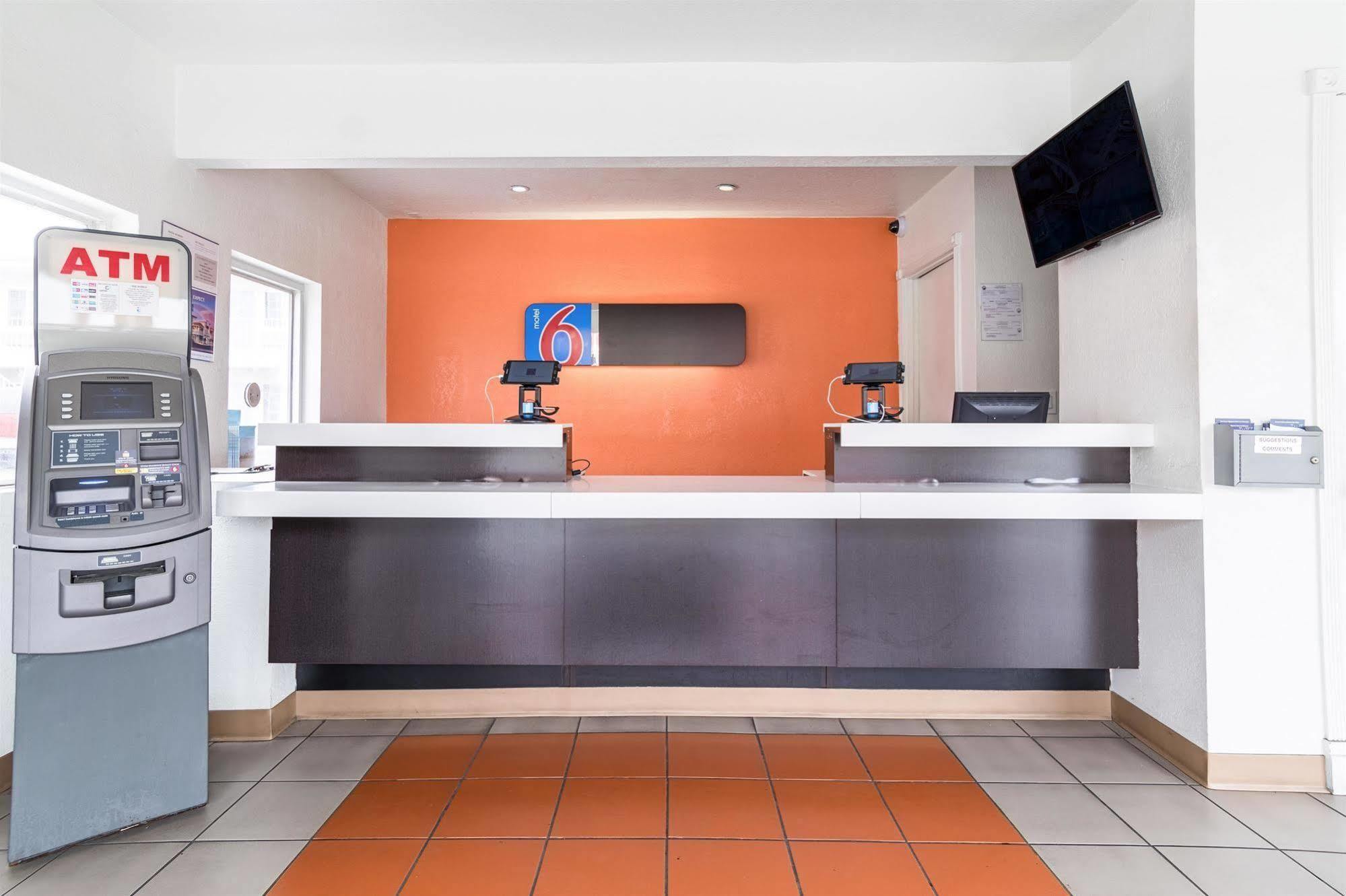 Motel 6-Long Beach, Ca - International City Eksteriør bilde