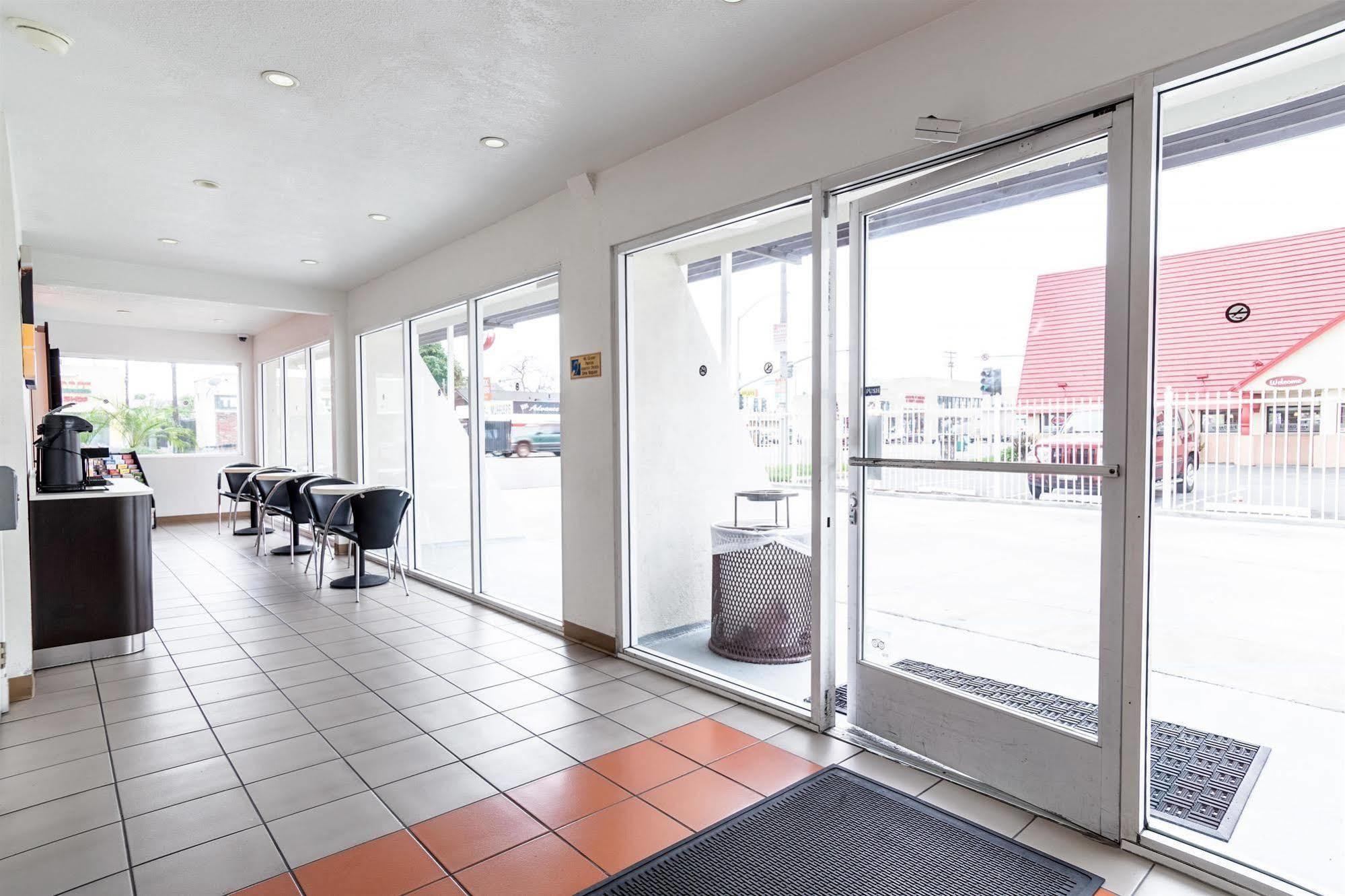 Motel 6-Long Beach, Ca - International City Eksteriør bilde