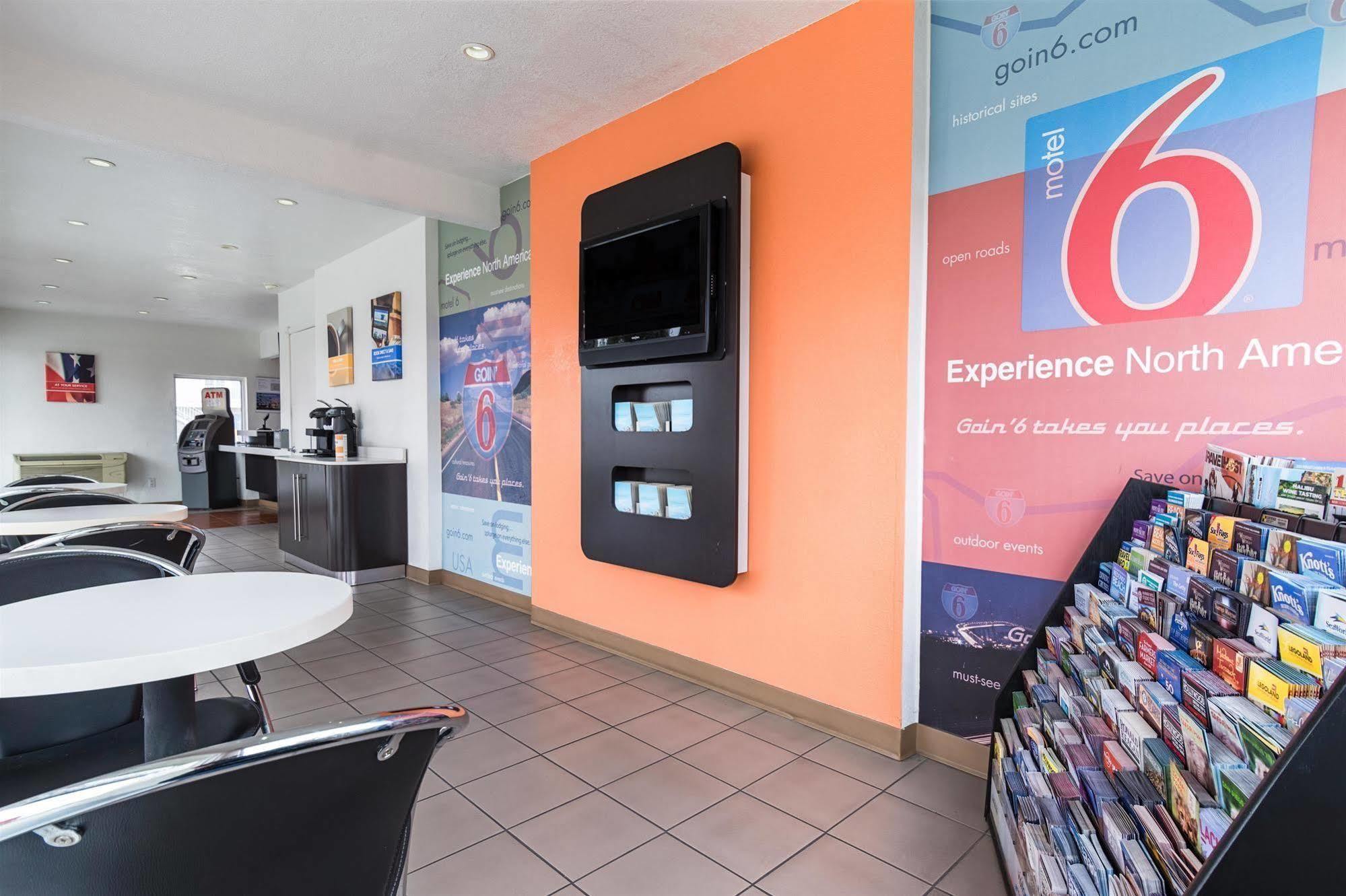Motel 6-Long Beach, Ca - International City Eksteriør bilde