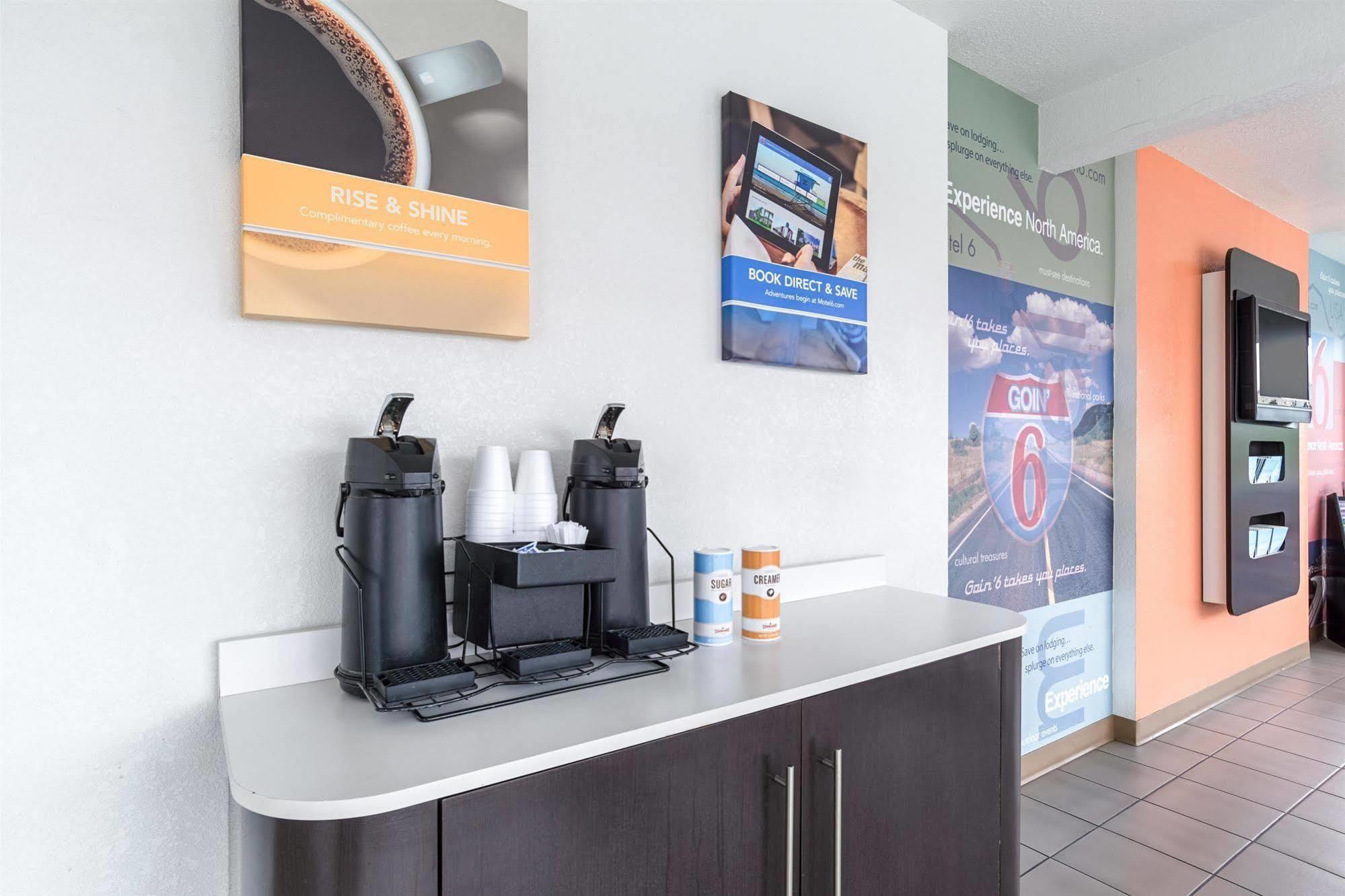 Motel 6-Long Beach, Ca - International City Eksteriør bilde