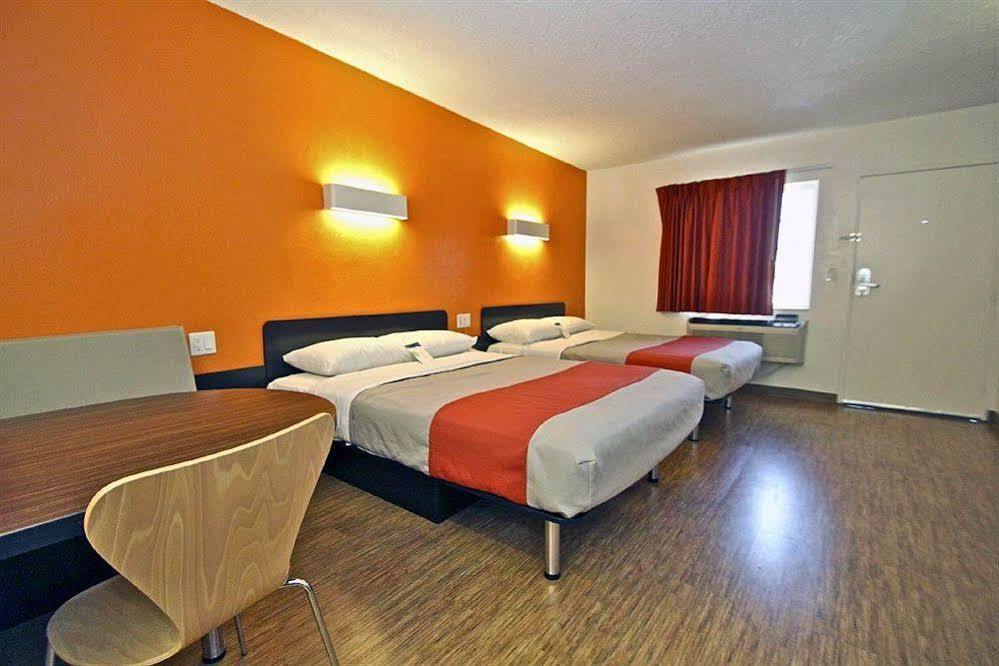 Motel 6-Long Beach, Ca - International City Eksteriør bilde