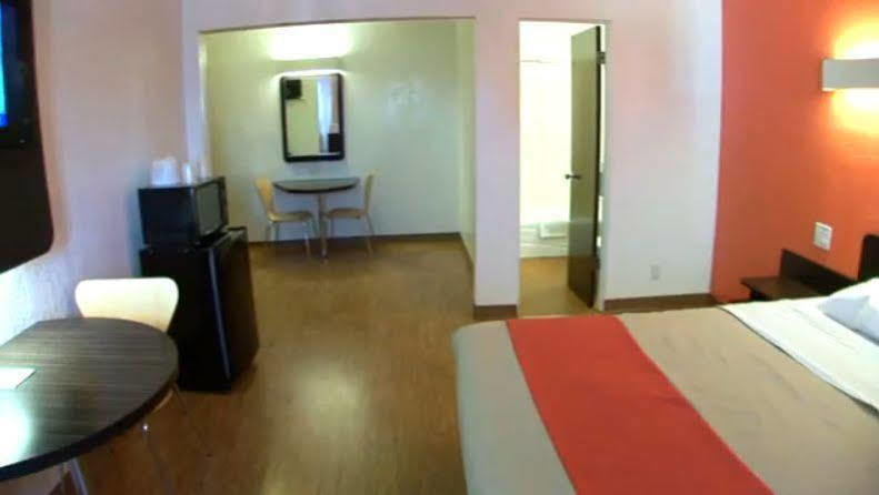 Motel 6-Long Beach, Ca - International City Eksteriør bilde